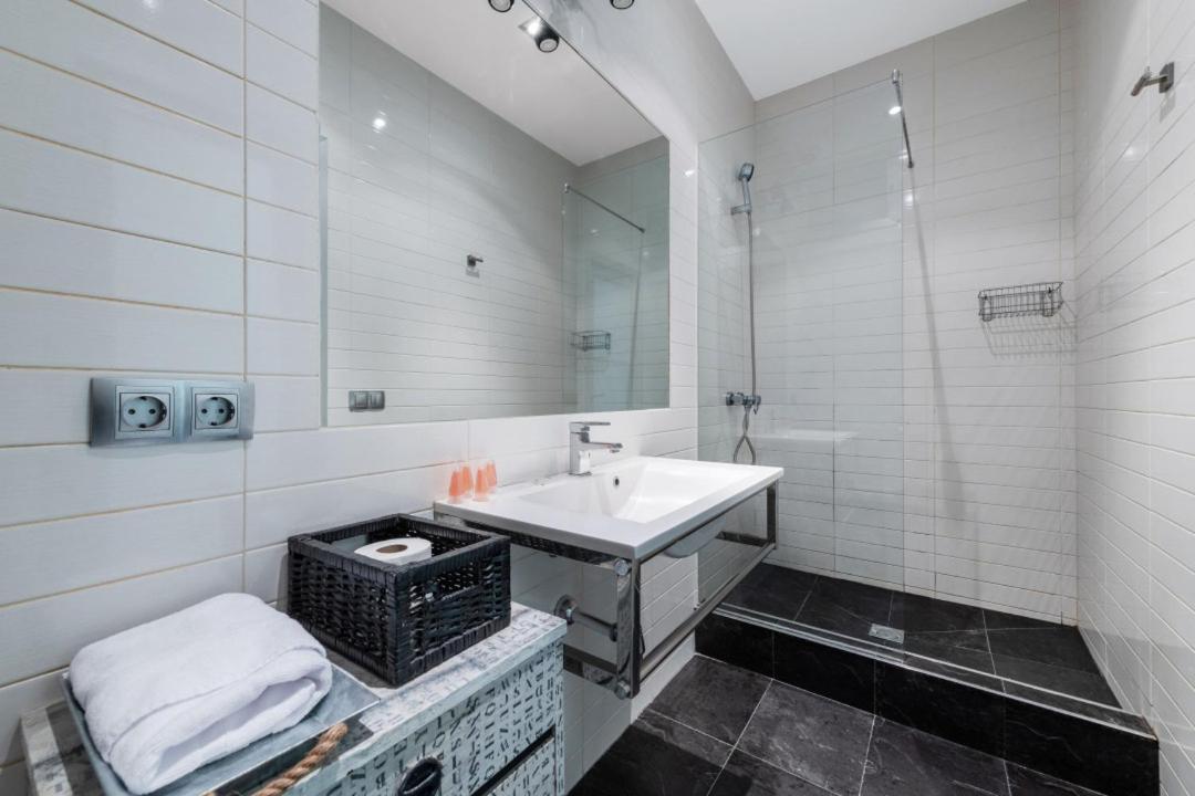 1 Bedroom 1 Bathroom Furnished - Sol - Downtown - Minty Stay 马德里 外观 照片